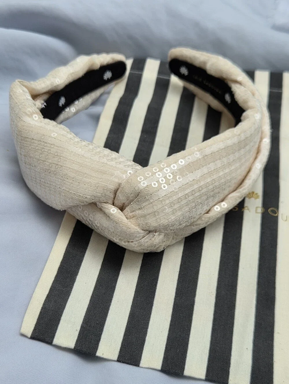 NWOT Lele Sadoughi Marlene Sequin Knotted Headband In Vanilla Crean